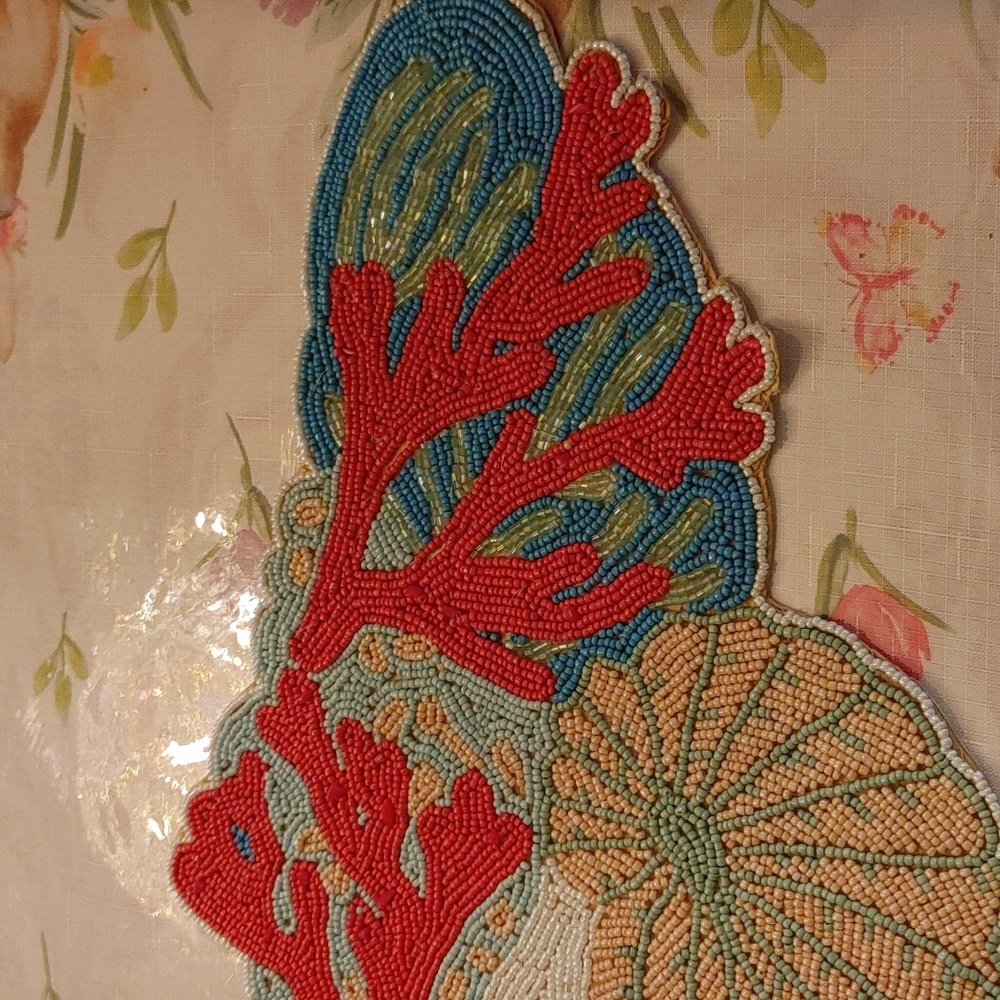 🐳 Beaded "Beachy" Runner - Picture 6 of 8